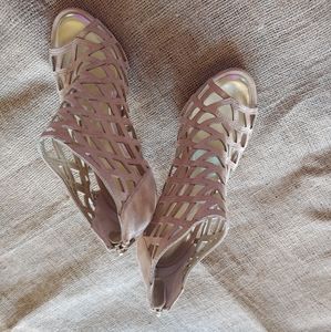 Arturo Chiang SZ 7.5 Tan Suede Peep Toe Booties